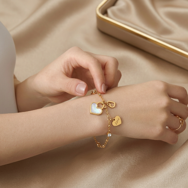 Amora Heart Charm Bracelet – Gold